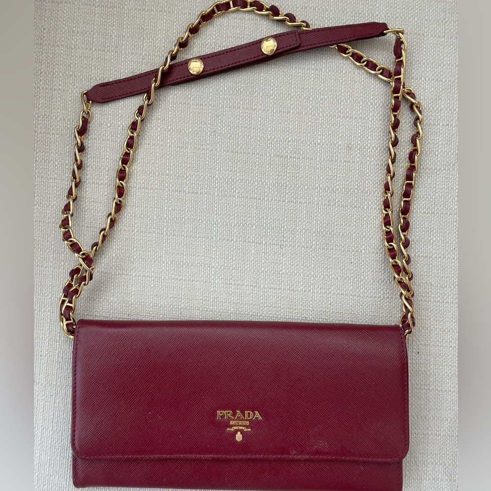 Prada wallet on chain